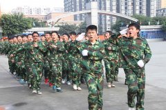 <b>2013级秋季新生军训汇演圆满成功</b>