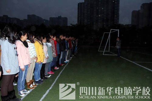 新华人的一天：教室窗外的那双眼睛