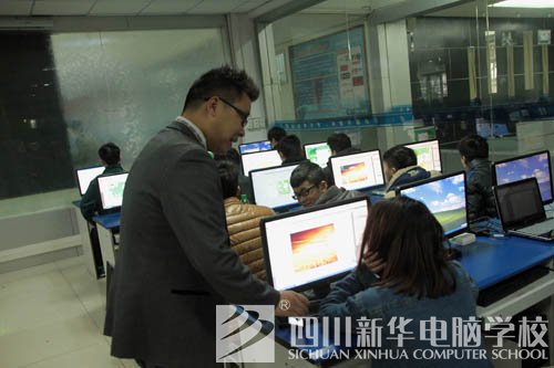 新华人的一天：教室窗外的那双眼睛