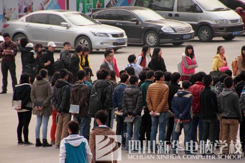 新华人的一天：教室窗外的那双眼睛