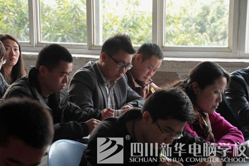 新华人的一天：教室窗外的那双眼睛