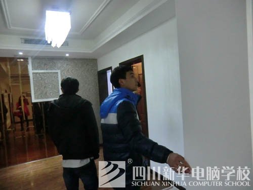 新华学子参观“国奥村”样板间