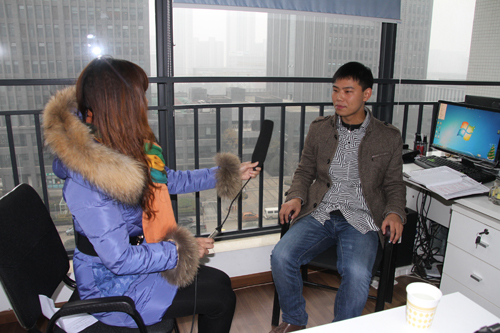 　李总接受四川新华电脑学院校电台访问