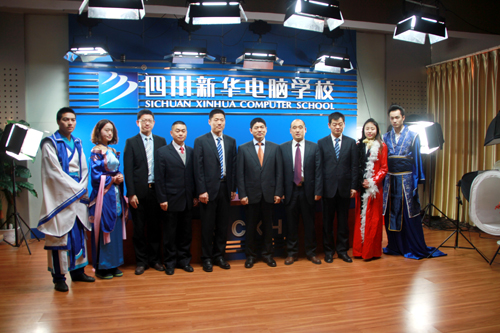 新华教育集团领导莅临我校送新年慰问