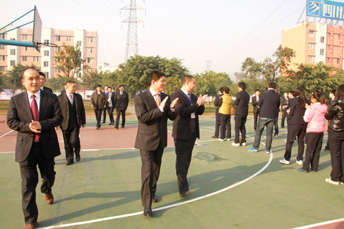 新华教育集团领导莅临我校送新年慰问