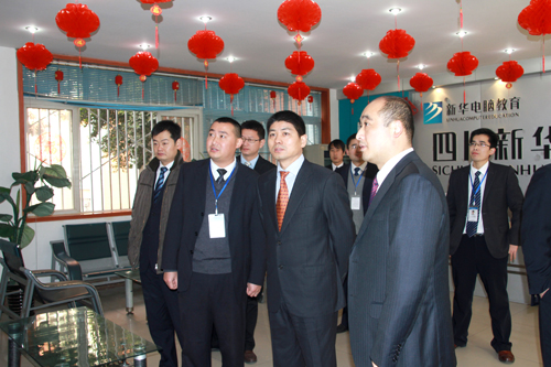 新华教育集团领导莅临我校送新年慰问