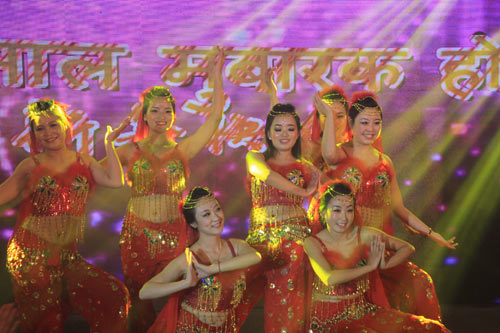 新华教育集团四川院校2013年宴完美落幕