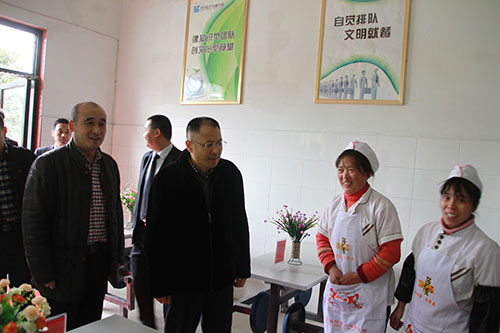 新华集团领导莅临我校视察指导工作