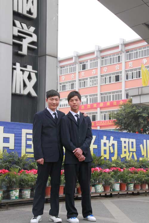 为创业梦想，他们在新华找出路