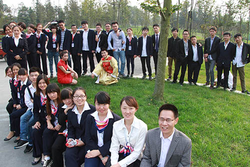 新华学子外出拍摄婚纱照项目实训