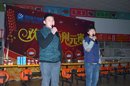 吃汤圆赏节目，新华学子快乐闹元宵