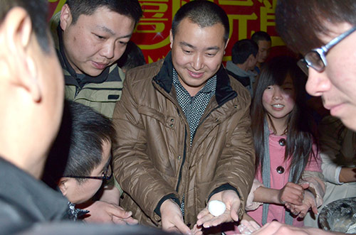 吃汤圆赏节目，新华学子快乐闹元宵