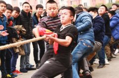 拔河比赛：团结进取的最佳诠释