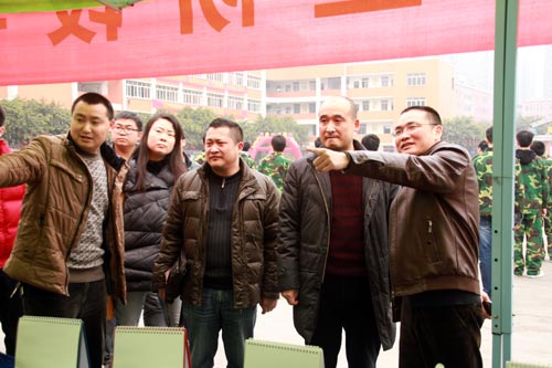 　刘局长对我校项目实训的学生作品表示高度赞扬