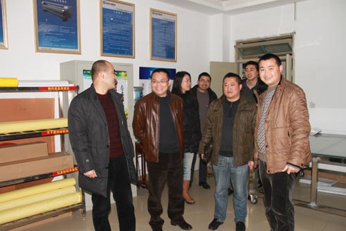 郫县就业局领导参观平面实训室