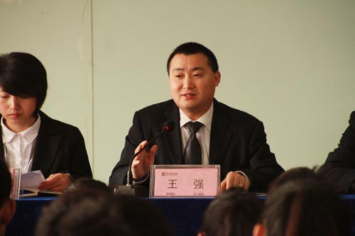 四川新华电脑学院校长助理王助理发表讲话