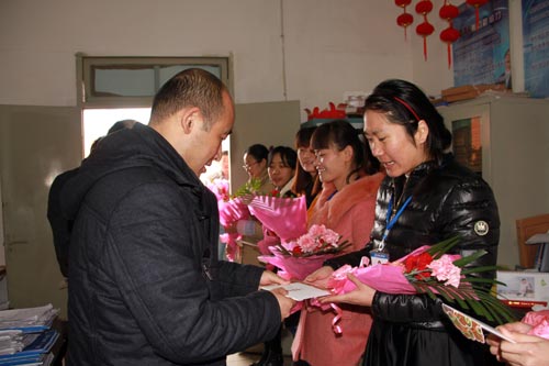 春暖新华园 欢庆三八节