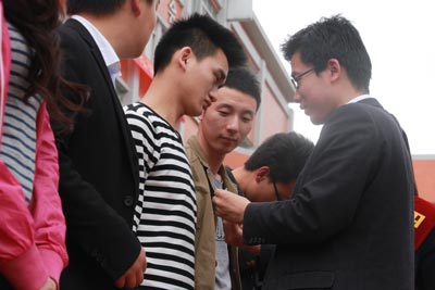 成功不忘师恩，我与母校同行