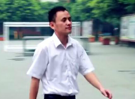 出彩新华人：为学生指引方向的大哥哥