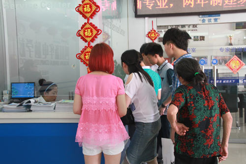 四川新华秋季招生现场再掀火爆狂潮