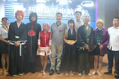 濮存昕走进新华校园,受到师生热烈欢迎