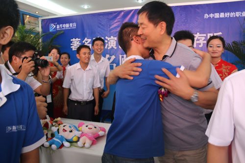 濮存昕签名赠书现场火爆