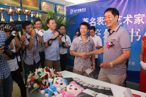 濮存昕签名赠书现场火爆