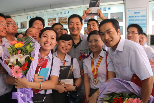 濮存昕签名赠书现场火爆