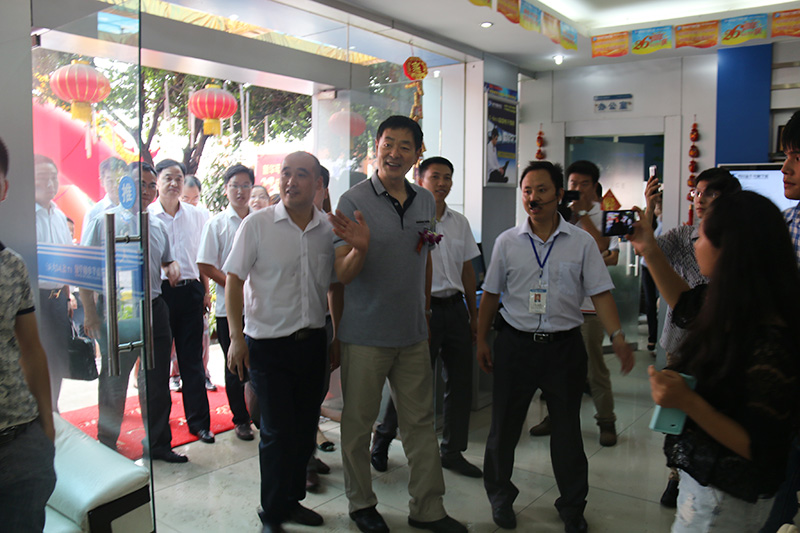 26周年校庆热闹非凡，新生报名火爆