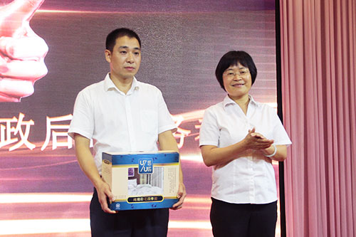 出彩新华人用行动诠释教师真谛