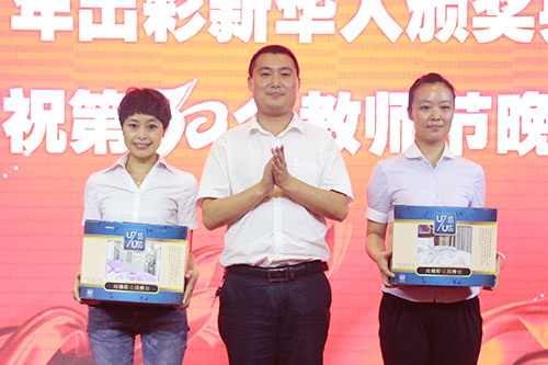 出彩新华人用行动诠释教师真谛