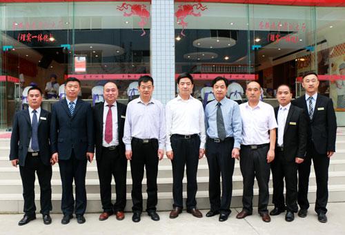 副省长甘霖视察新华教育集团四川院校