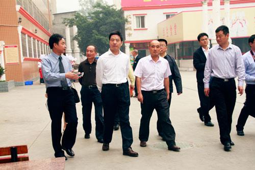 副省长甘霖视察新华教育集团四川院校