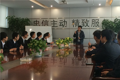 新华学子走进知名企业 体验职场生活