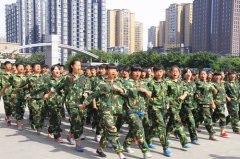 <b>2015春季新生军训：挥洒汗水，蜕变青春</b>