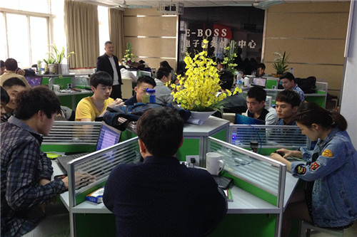 凝聚校友力量 搭建就业桥梁