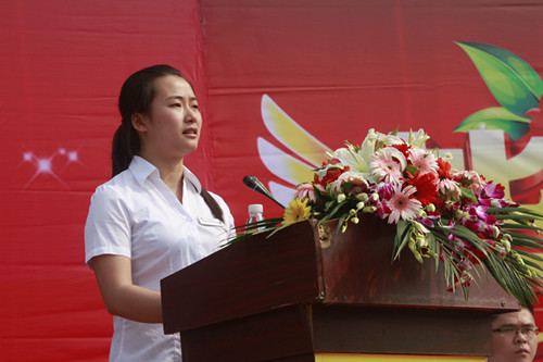 告别与起航:2015届毕业典礼隆重举行