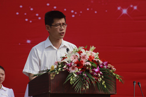 告别与起航:2015届毕业典礼隆重举行