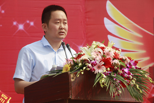 告别与起航:2015届毕业典礼隆重举行