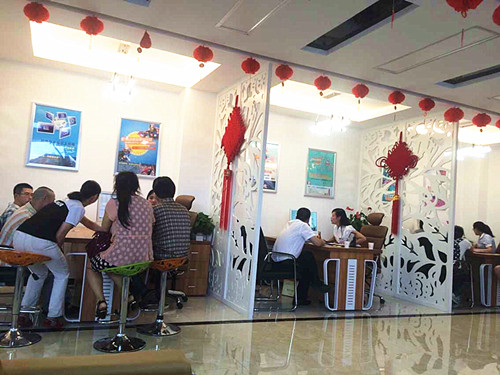 中高考结束 四川新华迎来报名高峰