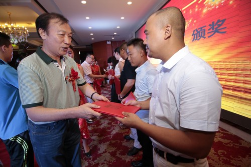 新华27周年校庆暨新华电脑教育“杰出学子”颁奖