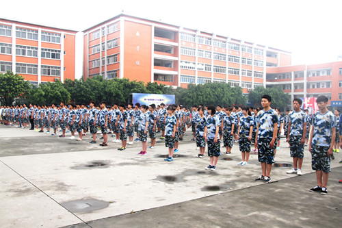 2015级秋季新生军训 磨砺青春风采