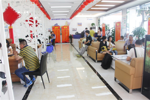 开学倒计时：四川新华报名火爆！