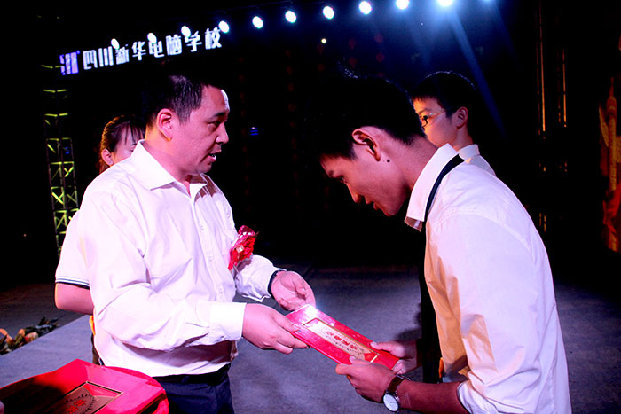 庆国庆迎新生晚会 —相聚新华.乘梦起航