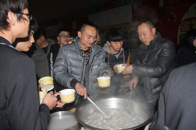 做汤圆，猜灯谜，嗨到停不下来