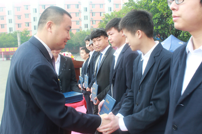 温情毕业日：不说再见，只说永远