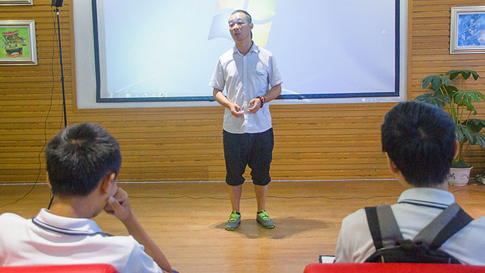 不一样的开班仪式，体验VR科技之旅