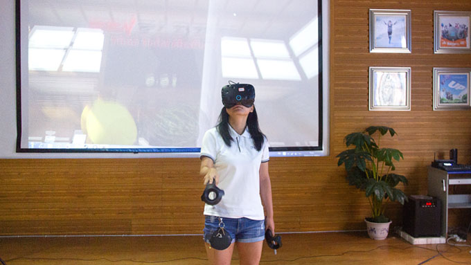 不一样的开班仪式，体验VR科技之旅