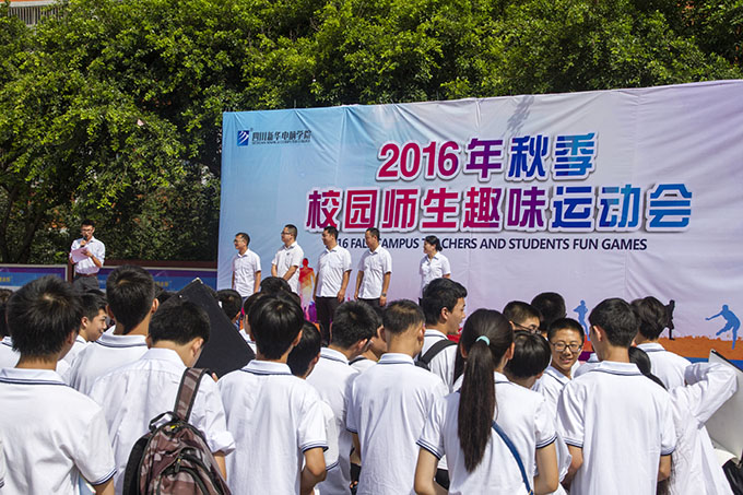 趣味运动会，老师和同学们都玩嗨了！