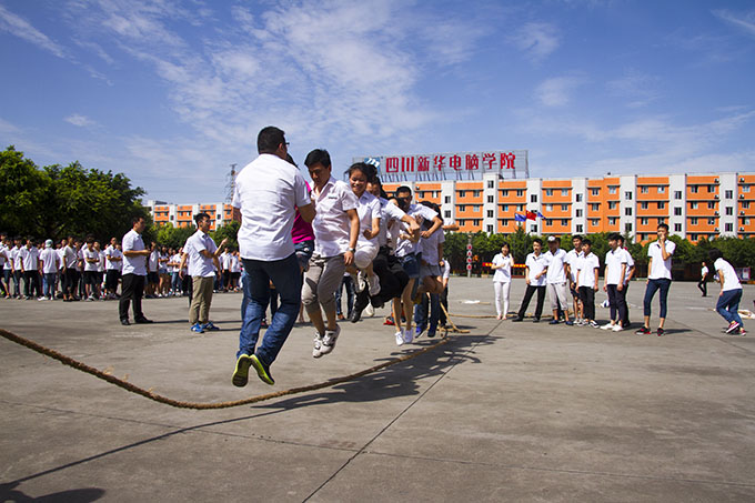 趣味运动会，老师和同学们都玩嗨了！